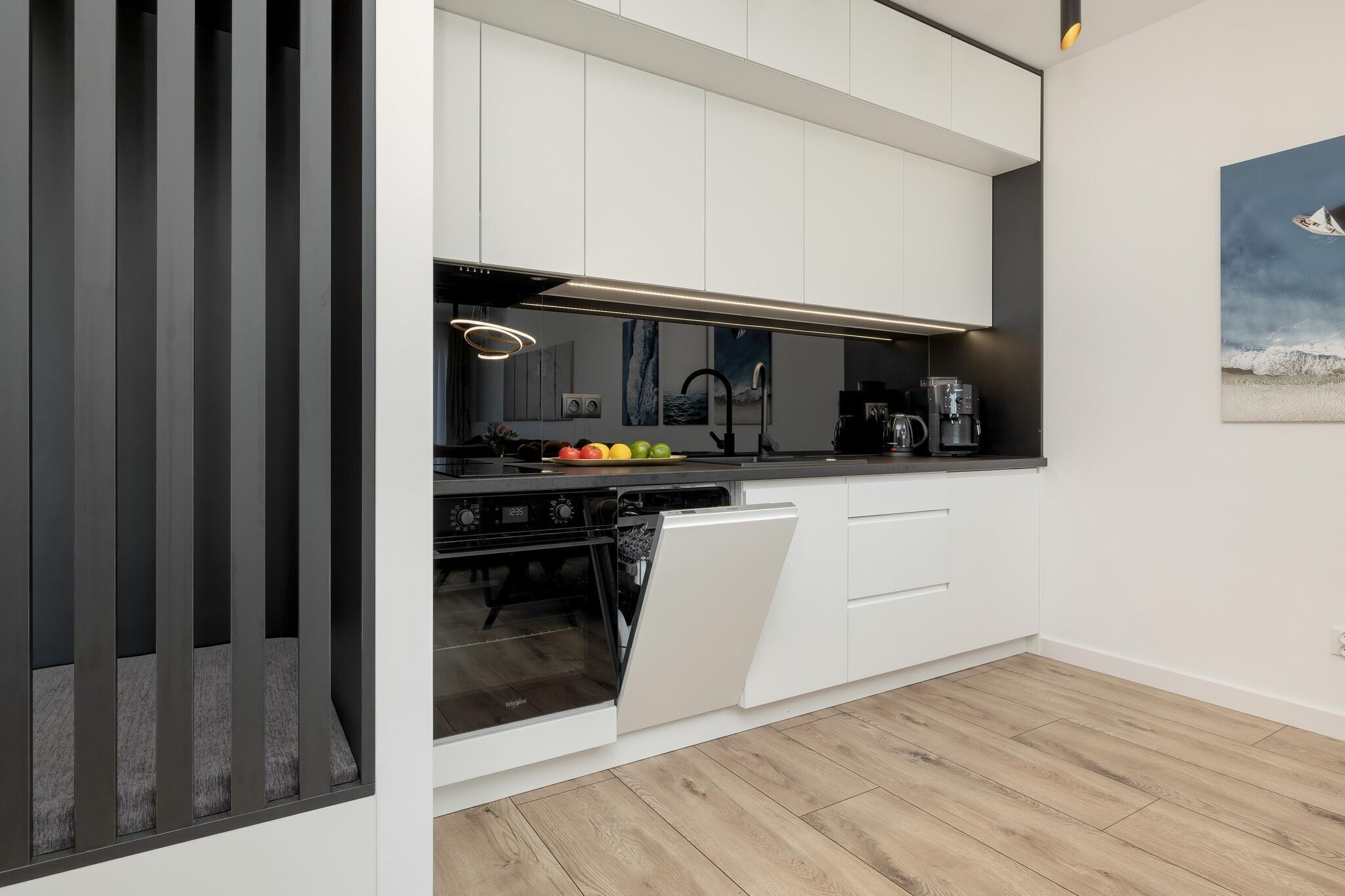 Fridge, oven, stovetop, dishwasher