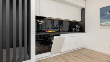 Fridge, oven, stovetop, dishwasher