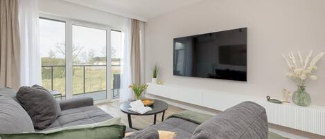 Smart TV, table tennis