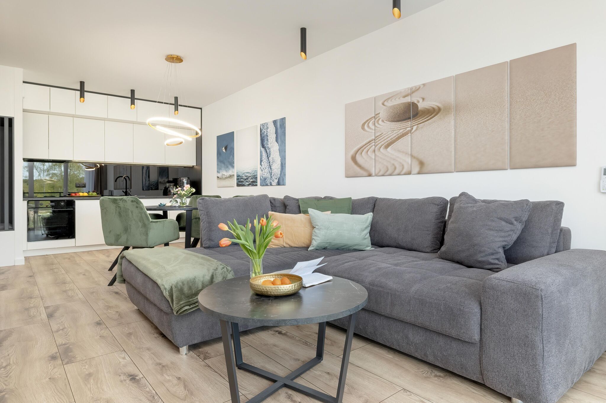 Smart TV, table tennis