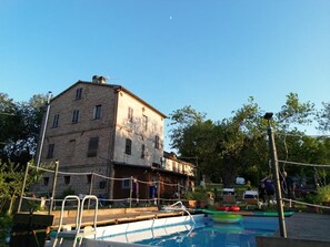 Outdoor pool - 3-bedroom apartment in lovely Felcine with WiFi (Felcine)
