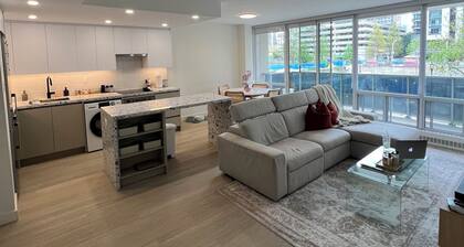 Walk to everything! Bright and modern apartment in the city