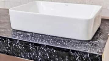 Classic Double Room, City View | Bathroom | Free toiletries, soap, shampoo, toilet paper