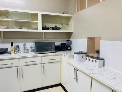 Centrally Located 2 Bedroom Apartment - 2239