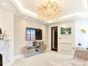 Smart TV, chimenea y videojuegos 