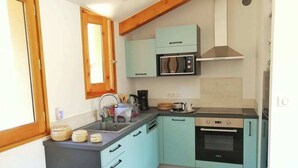 Kaffetrakter/tekoker, kjøleskap, mikrobølgeovn og ovn