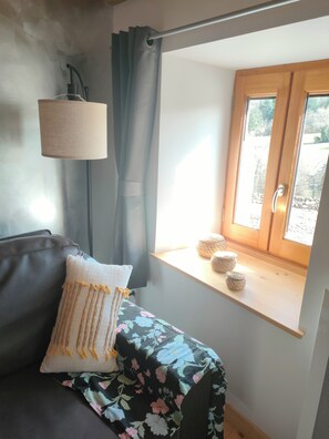 TV, books - Spécial Couple - Gîte 3 5 min du Plus Beaux Villages de France Lavoute-chilhac (Saint-Privat-du-Dragon)