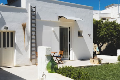 Family Room, Non Smoking, Garden View | Minibar, in-room safe, soundproofing, free WiFi