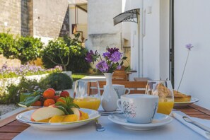 Een minibar, een kluis op de kamer, geluiddichte muren, gratis wifi