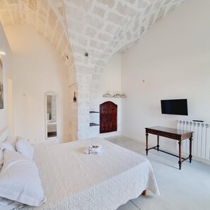 Deluxe Triple Room, Garden View | Minibar, in-room safe, soundproofing, free WiFi