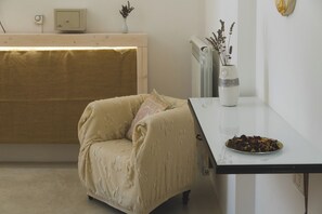 Family Room, Non Smoking, Garden View | Minibar, in-room safe, soundproofing, free WiFi