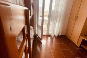 1 dormitori, wifi i roba de llit