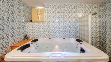 Badstue, boblebad, dypvevsmassasje og svensk massasje