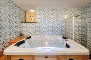 Sauna, boblebad, deep tissue-massage, svensk massage, graviditetsmassage