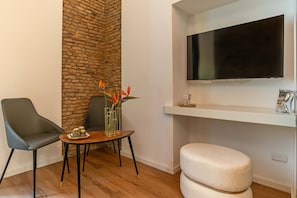 Minibar, coffres-forts dans les chambres, bureau, chambres insonorisées