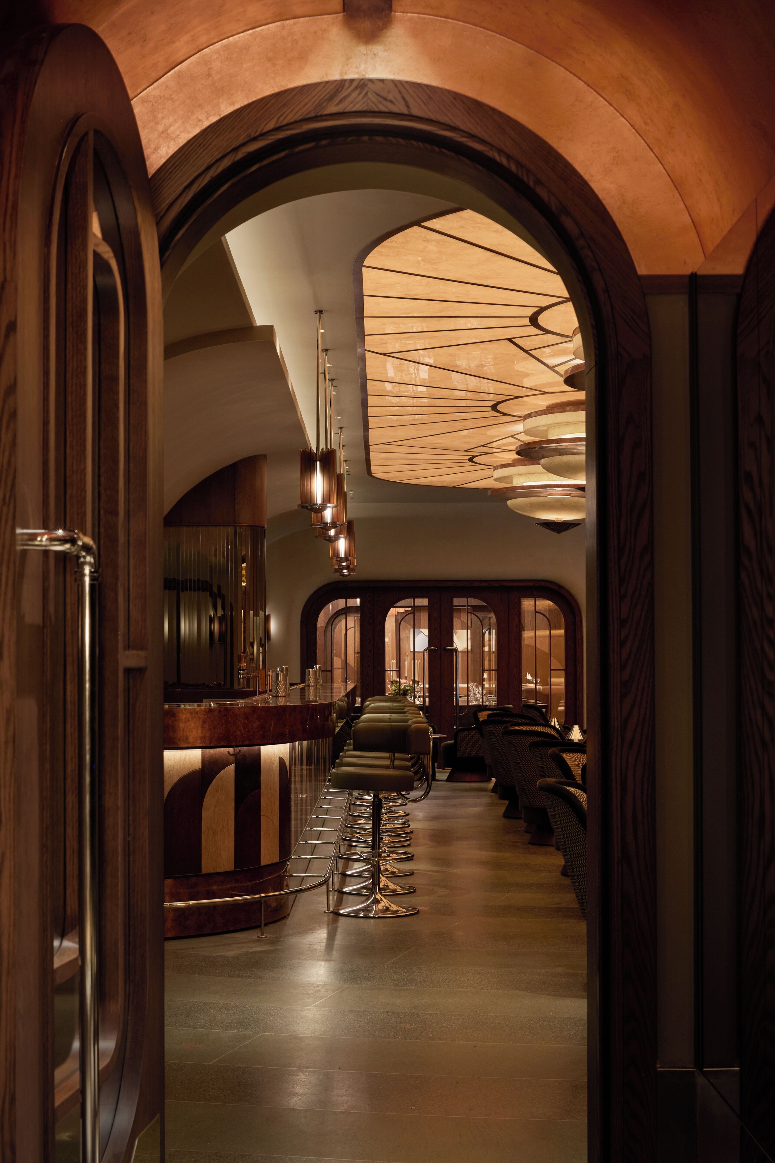 2 bars/lounges, cocktail bar