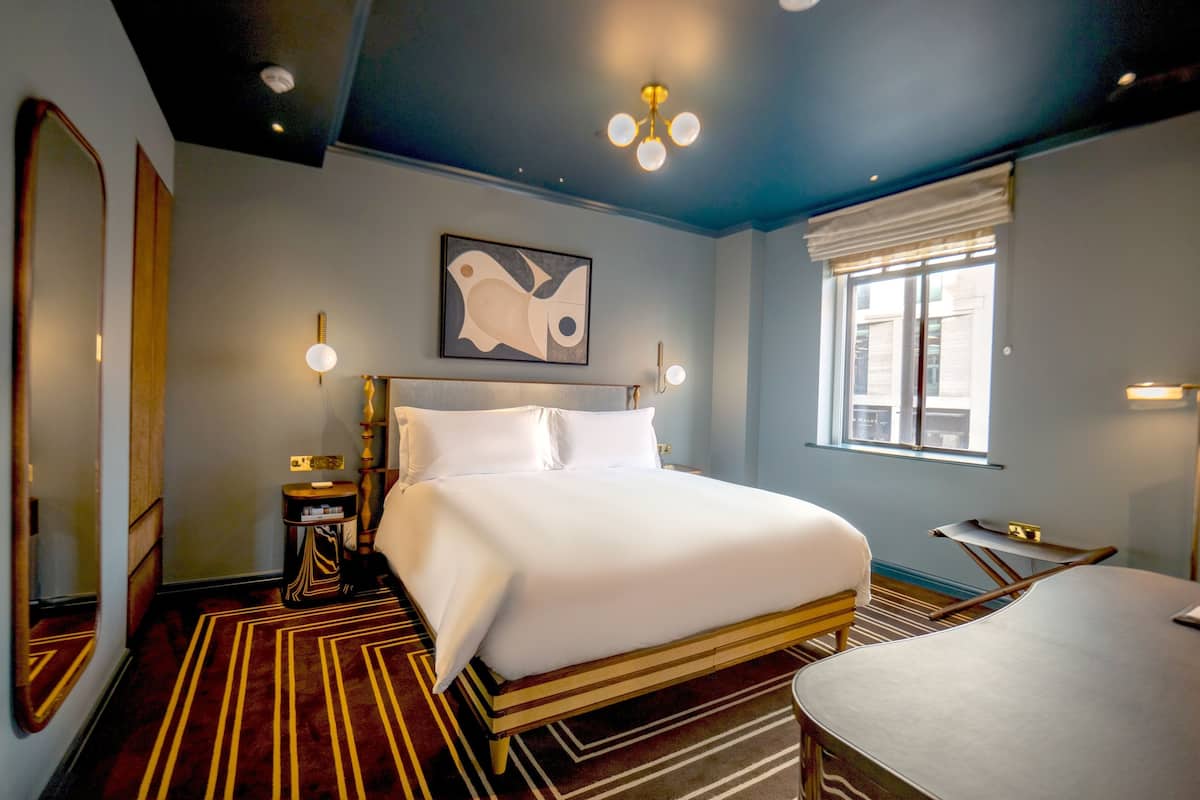 Apartment, 1 King Bed | Egyptian cotton sheets, premium bedding, down comforters, pillowtop beds