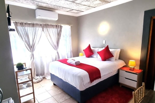 Comfort Double Room, 1 Queen Bed | Desk, laptop workspace, WiFi (free), bed sheets