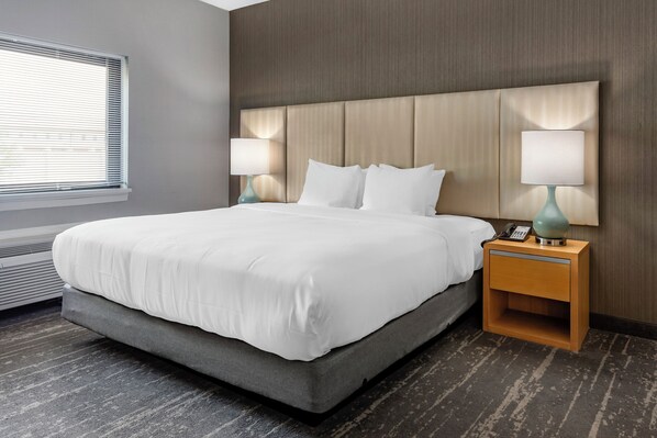 Standardzimmer, 1 King-Bett, Nichtraucher | Schreibtisch, schallisolierte Zimmer, Bügeleisen/Bügelbrett