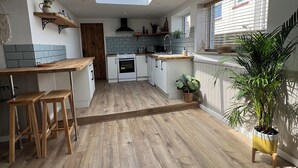 Private kitchen - Kennel House with Hill Views perfectly situated for walks. - 20 min to the beach (Whitland)