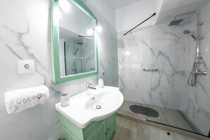 Apartamento familiar, balcón, vistas al mar | Baño