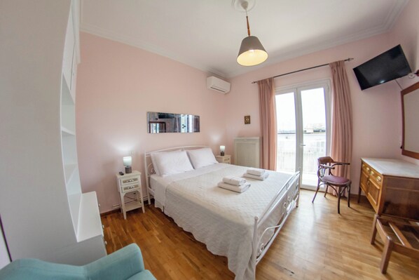 Family Apartment, Balcony, Sea View | 2 bedrooms, iron/ironing board, free WiFi