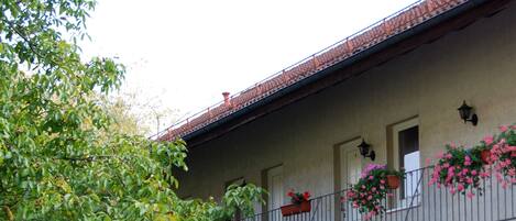 Façana frontal de l'allotjament