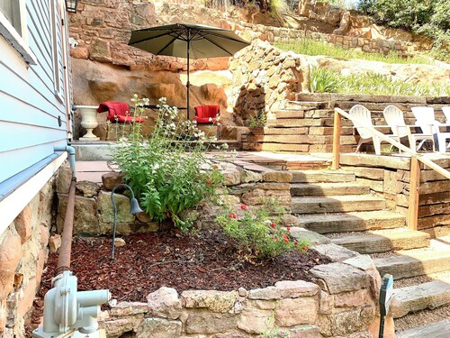 Manitou Incline Retreat @ Pikes Peak Cog Railway~ Barr Trail~ Therapy Hot Tub!