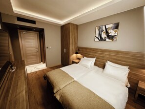 Twin Room | Premium bedding, minibar, soundproofing, free WiFi - Viola Hotel Budva (Budva)