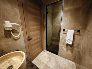 Standard Room | Bathroom | Free toiletries, hair dryer, bathrobes, slippers - Viola Hotel Budva (Budva)