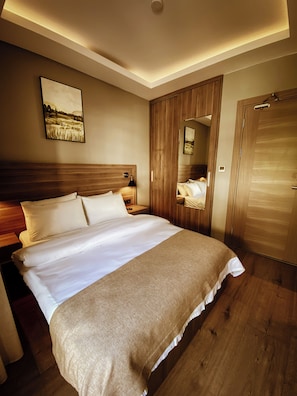 Standard Room | 1 bedroom, premium bedding, minibar, free WiFi