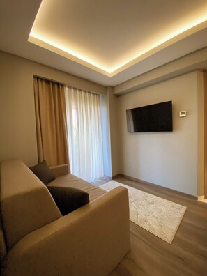 Habitación junior | Zona de estar | Una Smart TV