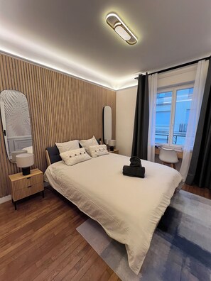 3 室のベッドルーム、デスク、アイロン / アイロン台、WiFi (無料)