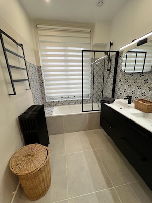 Shower, hair dryer, towels, toilet paper