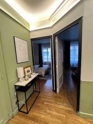 3 bedrooms, desk, iron/ironing board, free WiFi