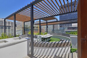 Property grounds - Modern City Escape with Rooftop Pool Views (Cape Town)