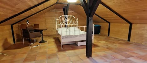 2 chambres, lit de bébé portatif, Wi-Fi, literie fournie
