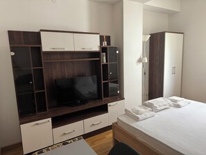 1 chambre, bureau, fer et planche Ă repasser, Wi-Fi