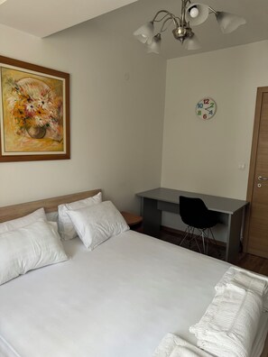 1 chambre, bureau, fer et planche Ă repasser, Wi-Fi