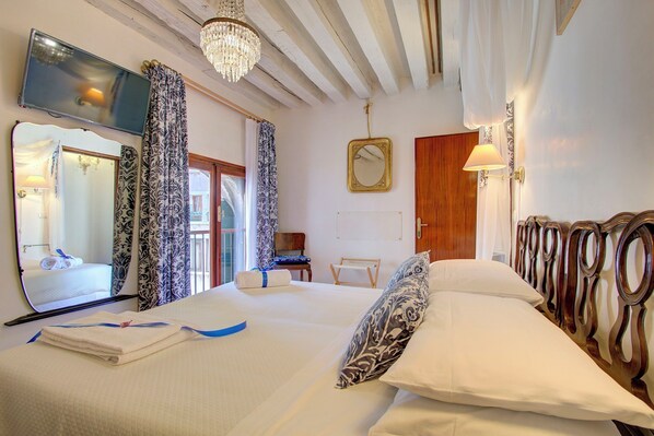 2 bedrooms, hypo-allergenic bedding, individually decorated, desk - MARCO Canal-views (Venice)