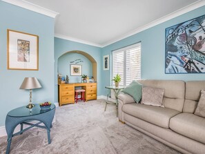 Smart TV - City Centre Town House w Parking - Pass the Keys (Chichester)