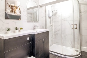 Shower, hair dryer, towels