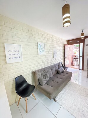 Standard-Haus, 4 Schlafzimmer, am Strand | Wohnbereich | Smart-TV