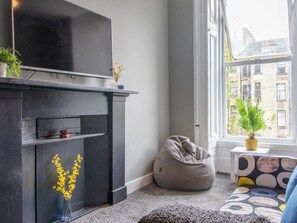 Smart TV - West End Cosy Pop of Colour - Pass the Keys (Glasgow)