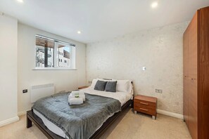 2 chambres, fer et planche à repasser, Wi-Fi gratuit, draps fournis