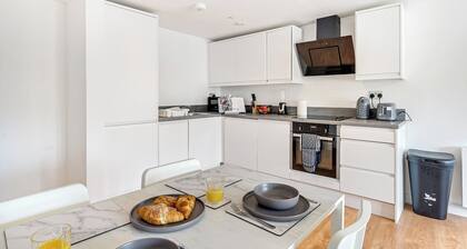 High Street Flat in Altrincham | Pass the Keys