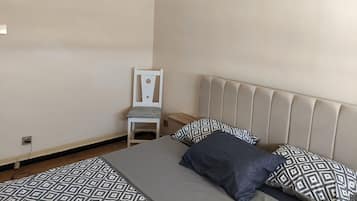 2 slaapkamers, een strijkplank/strijkijzer, gratis wifi, beddengoed