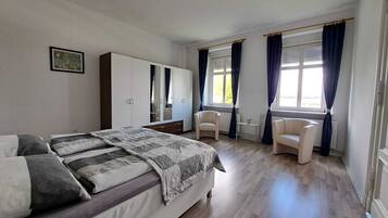 3 bedrooms, iron/ironing board, travel crib, WiFi