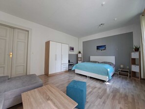 3 bedrooms, iron/ironing board, travel crib, WiFi