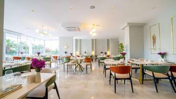 Free daily buffet breakfast